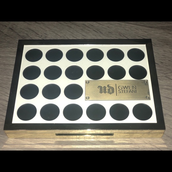 Eyeshadow palette - Picture 2 of 4